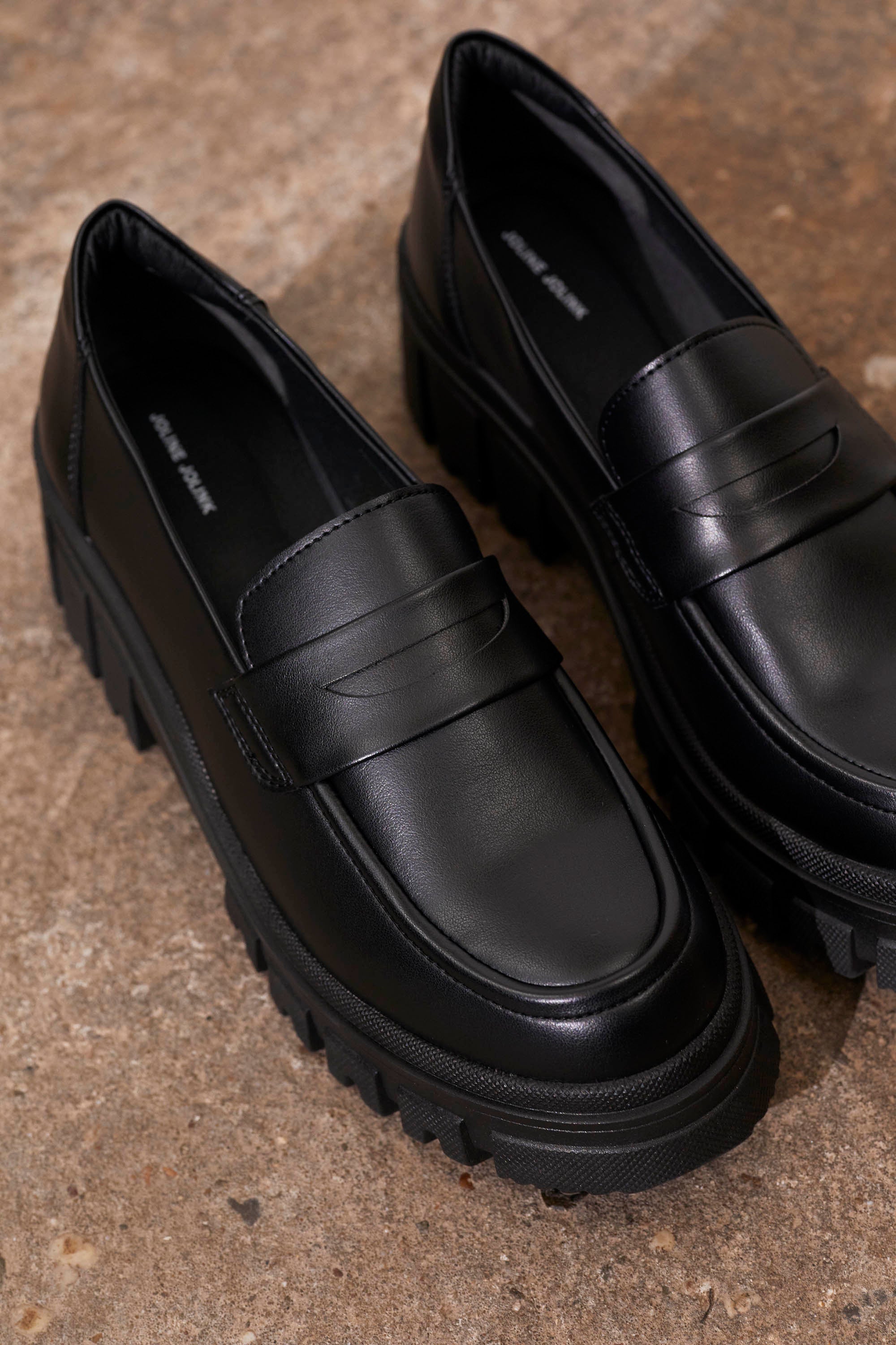 LOCK LOAFER - apple black