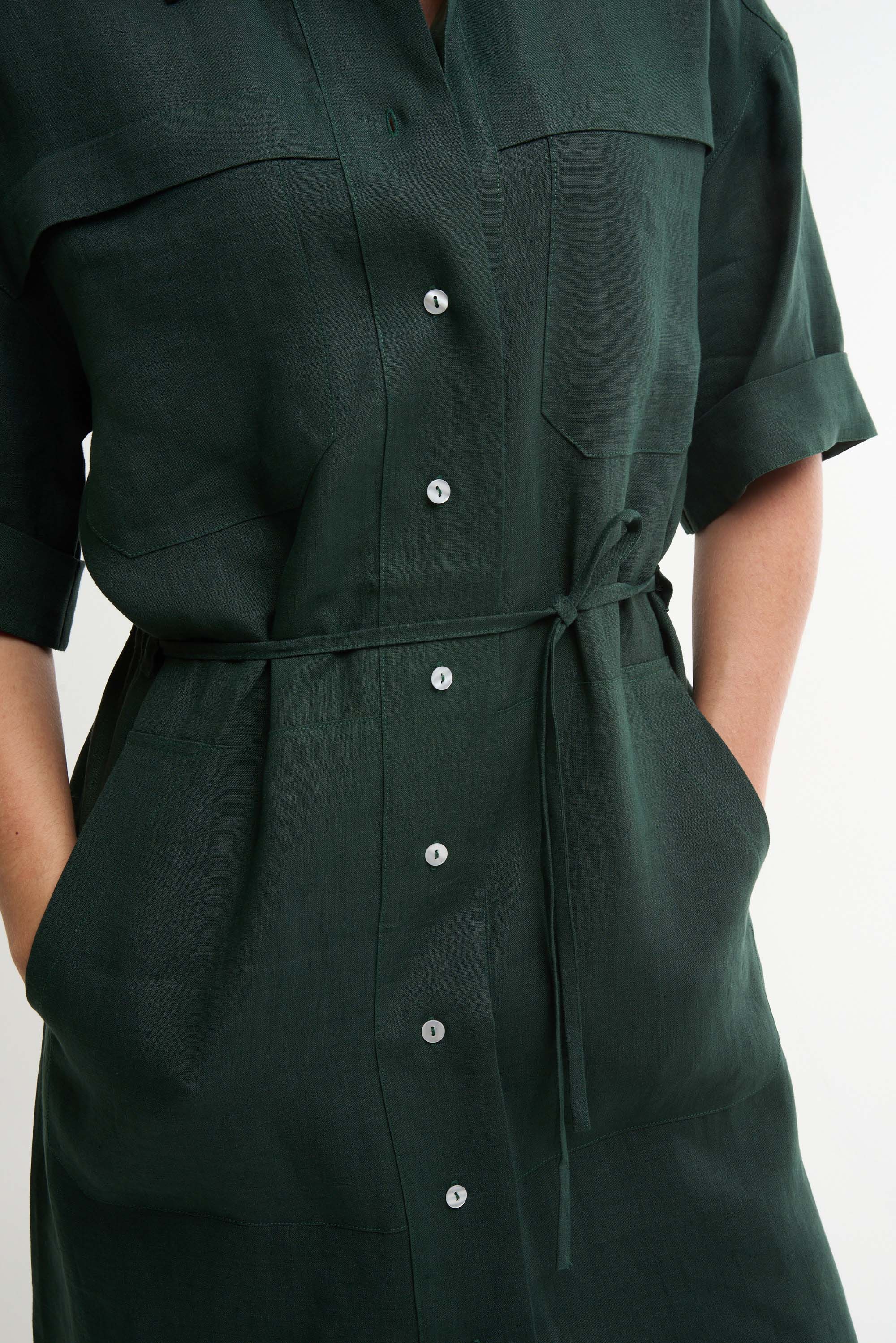 LESS SHORT - dark green