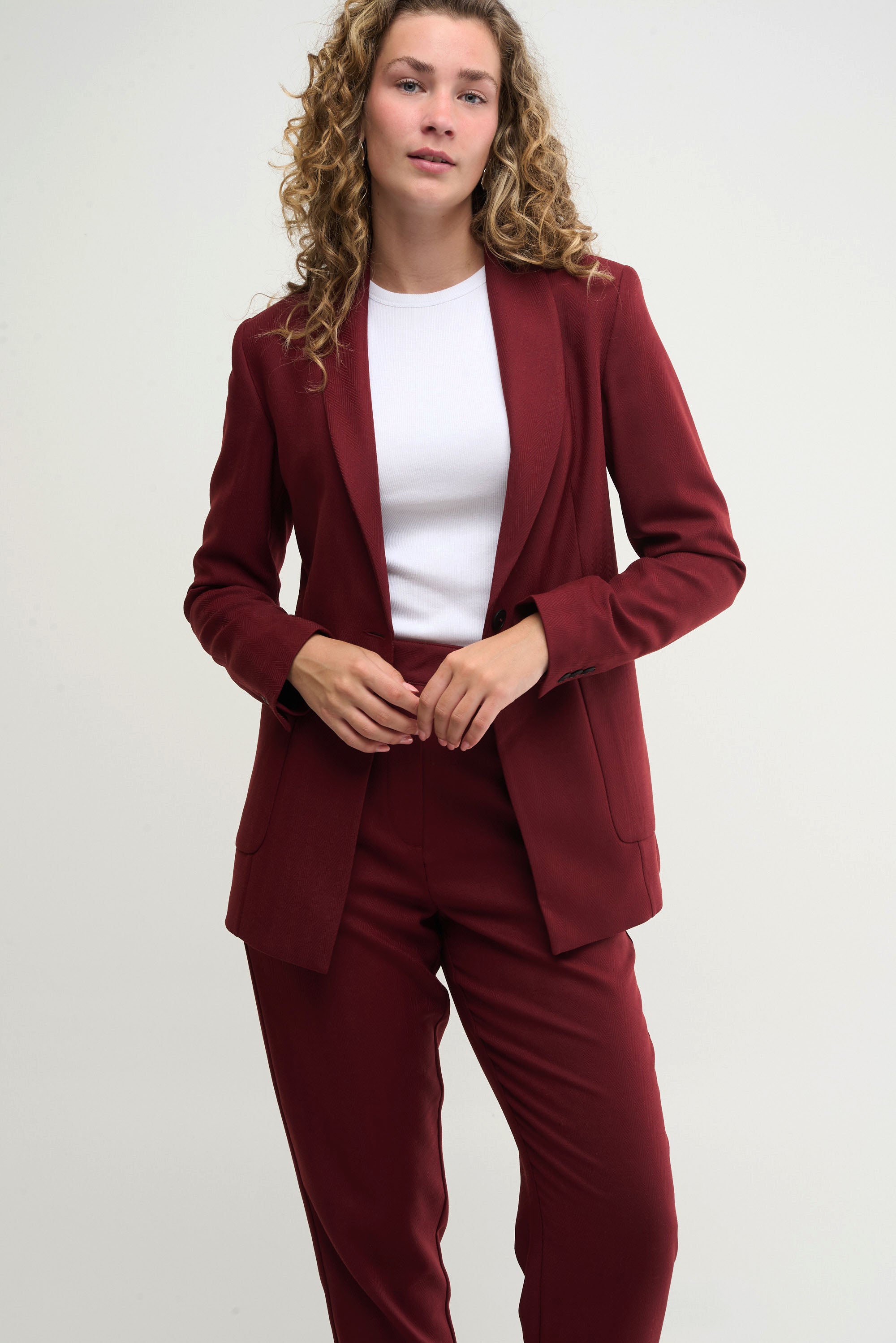 MARCH - burgundy