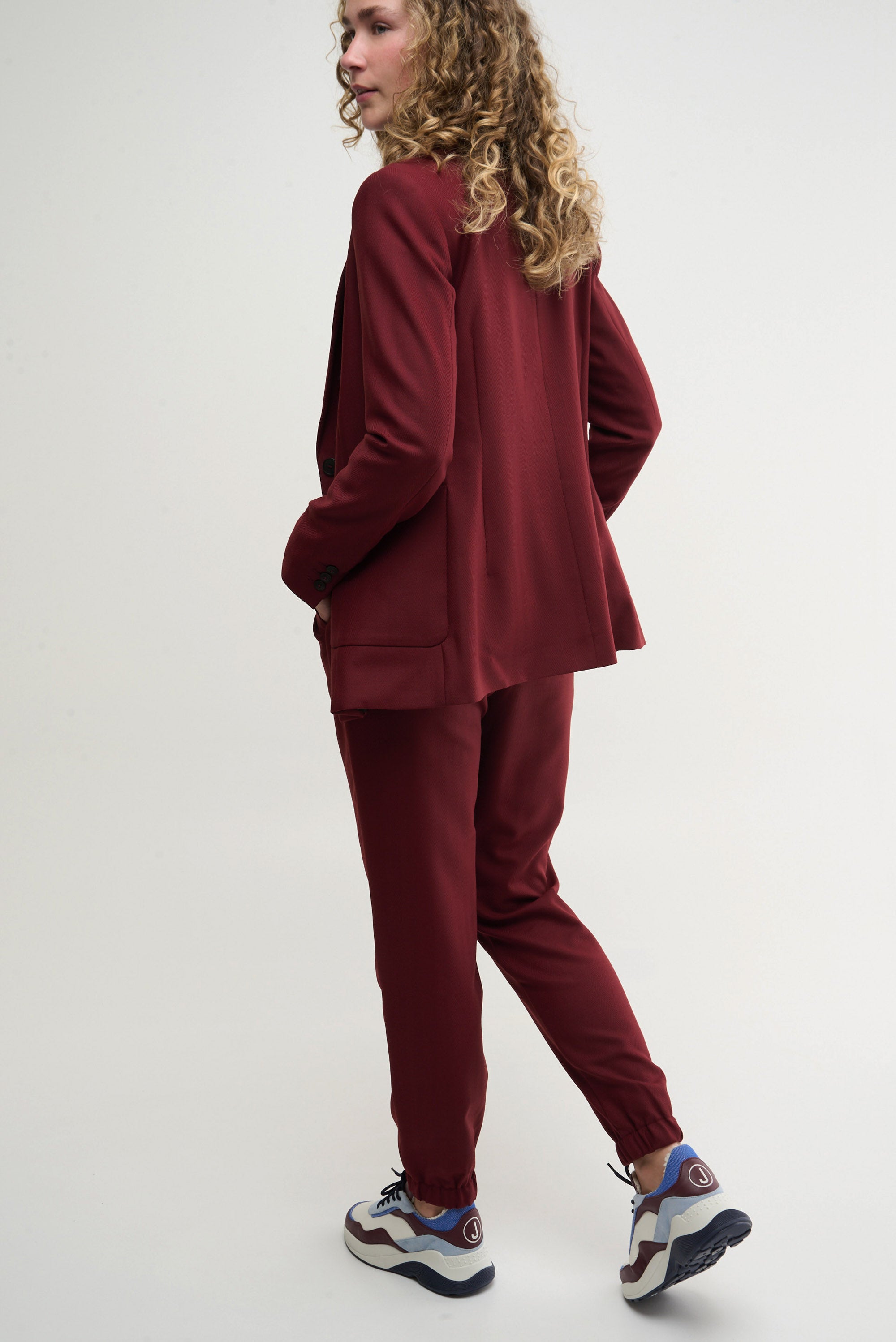 MARCH - burgundy