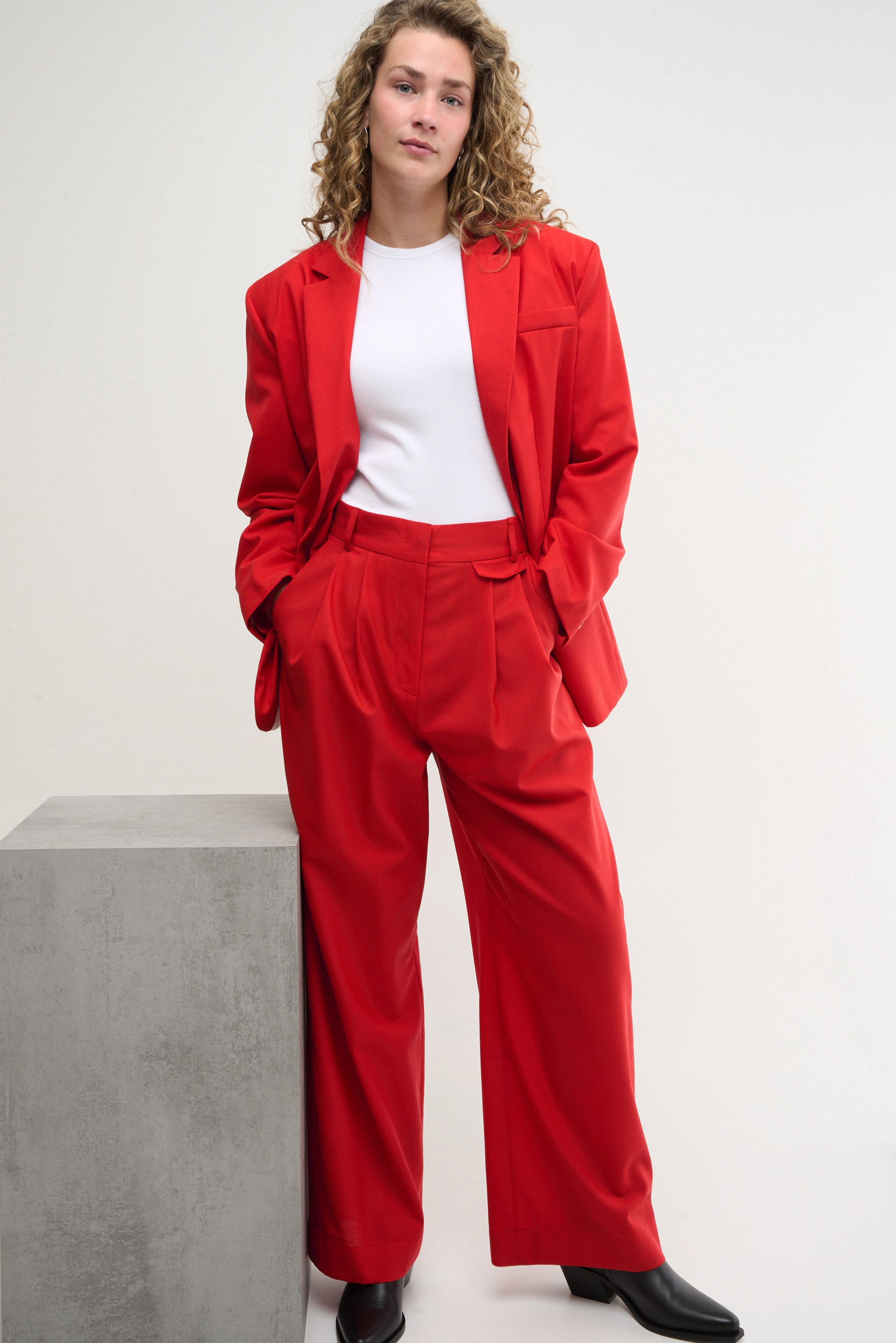 ZOOM - bright red