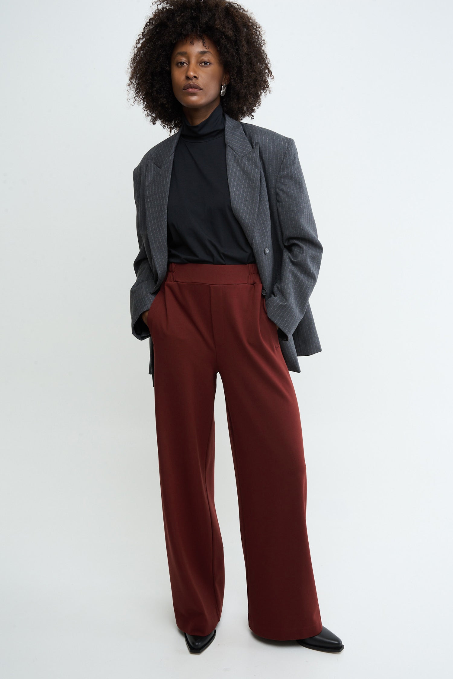 GREET - dark grey pinstripe