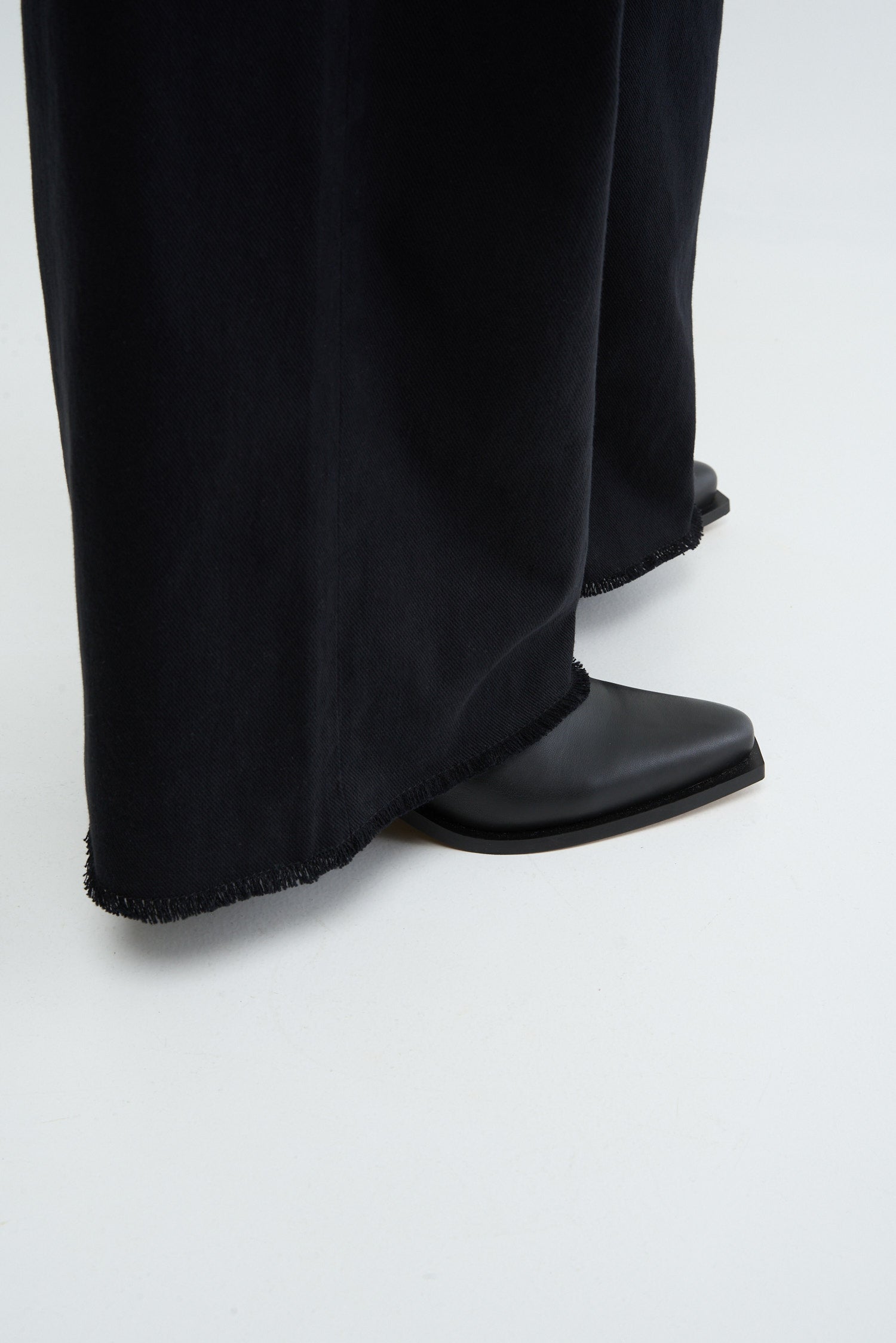 FLOW - black
