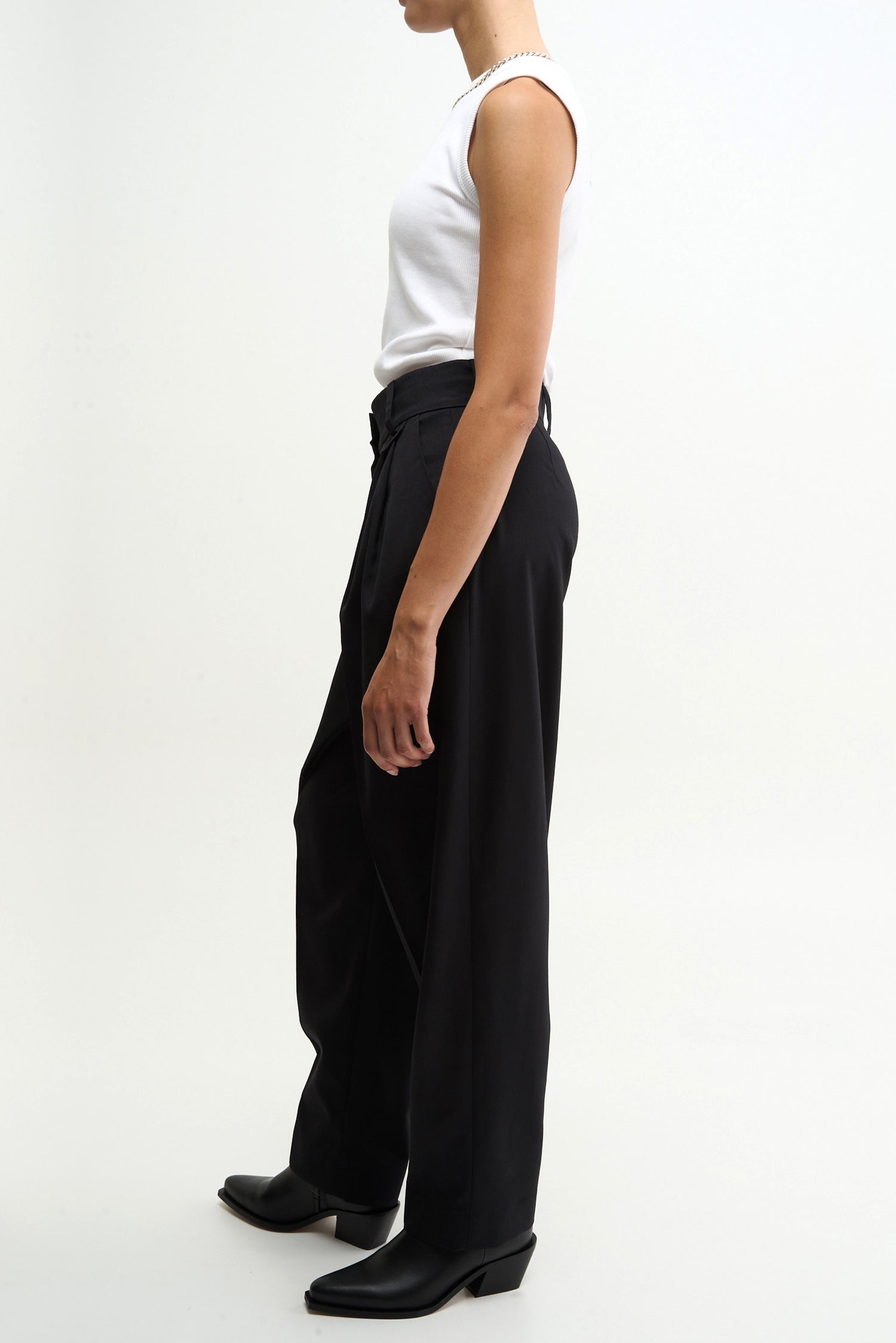 MISS - black