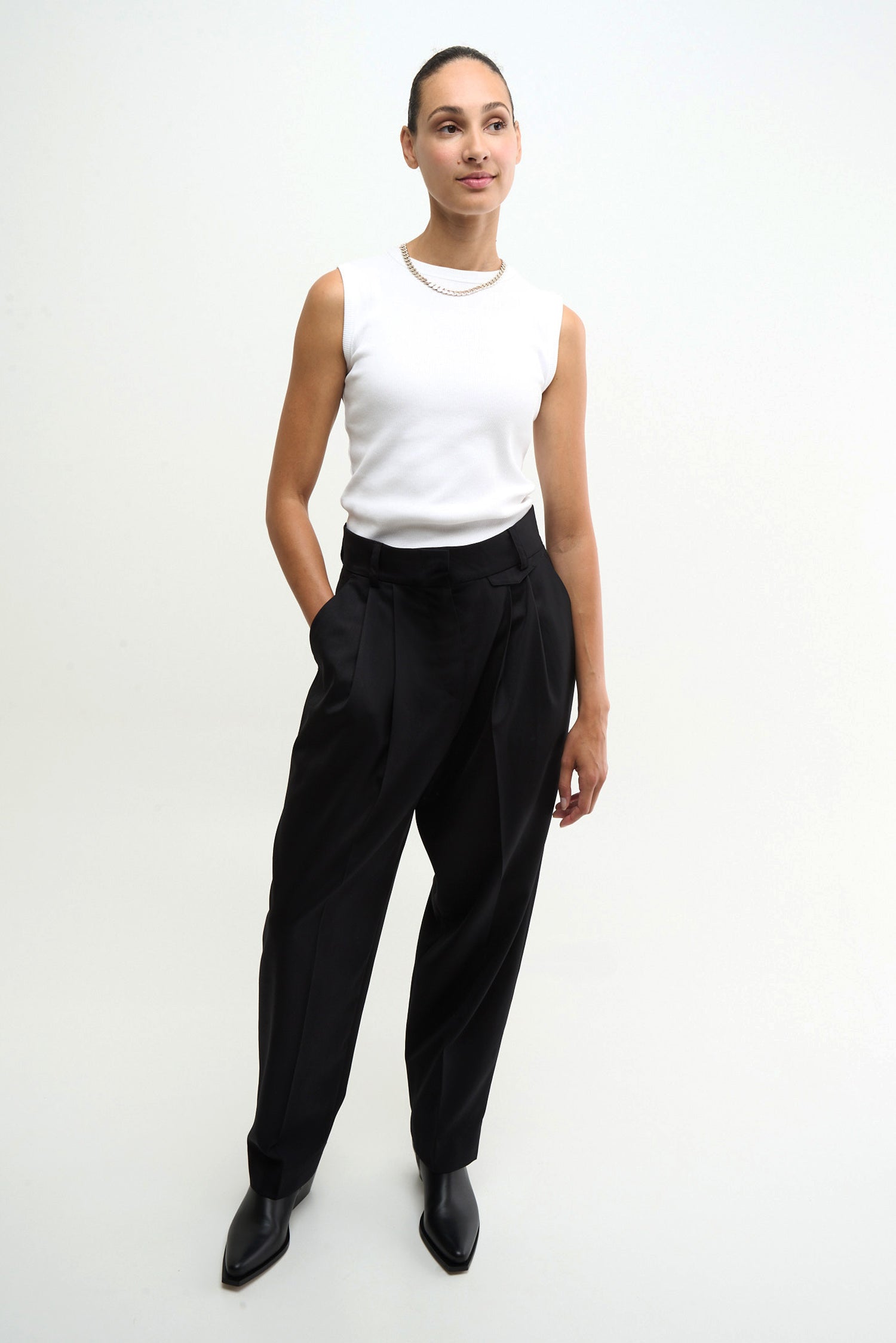 MISS - black