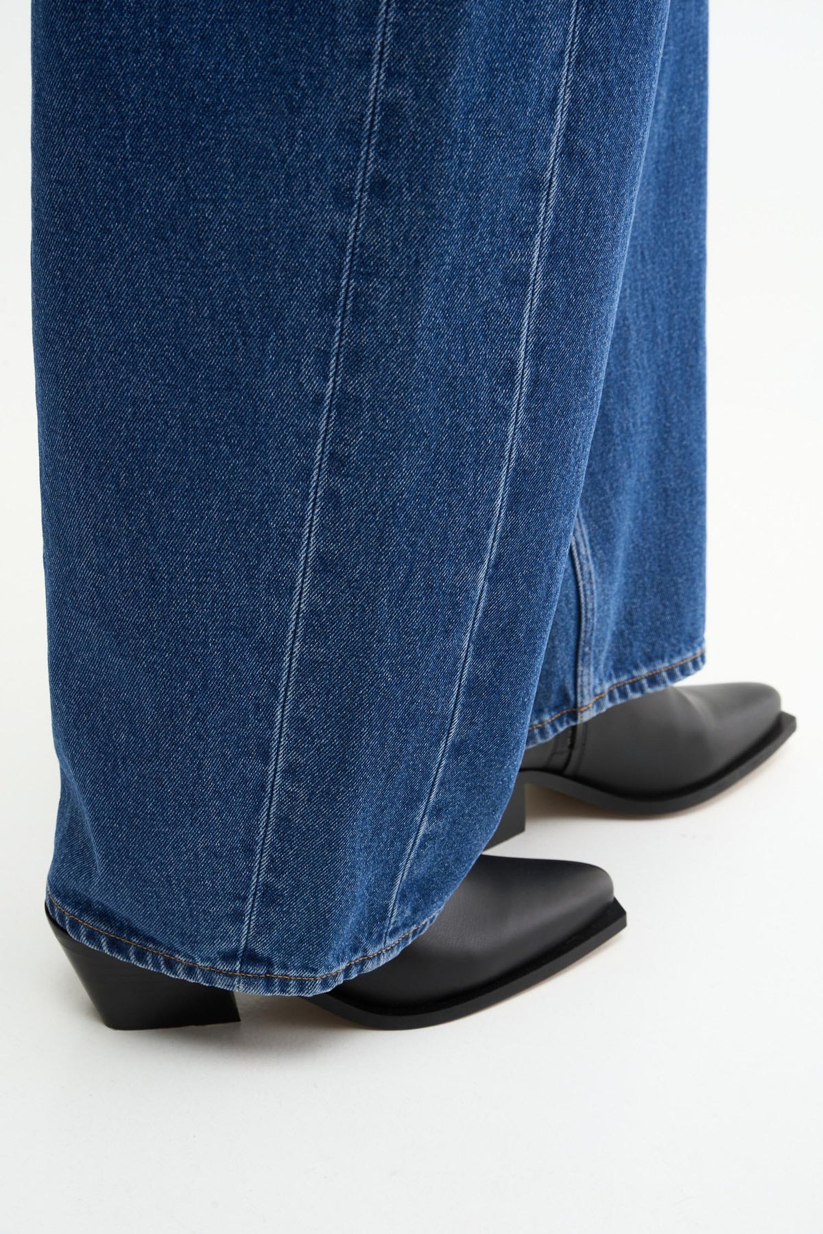 LEAN - medium blue